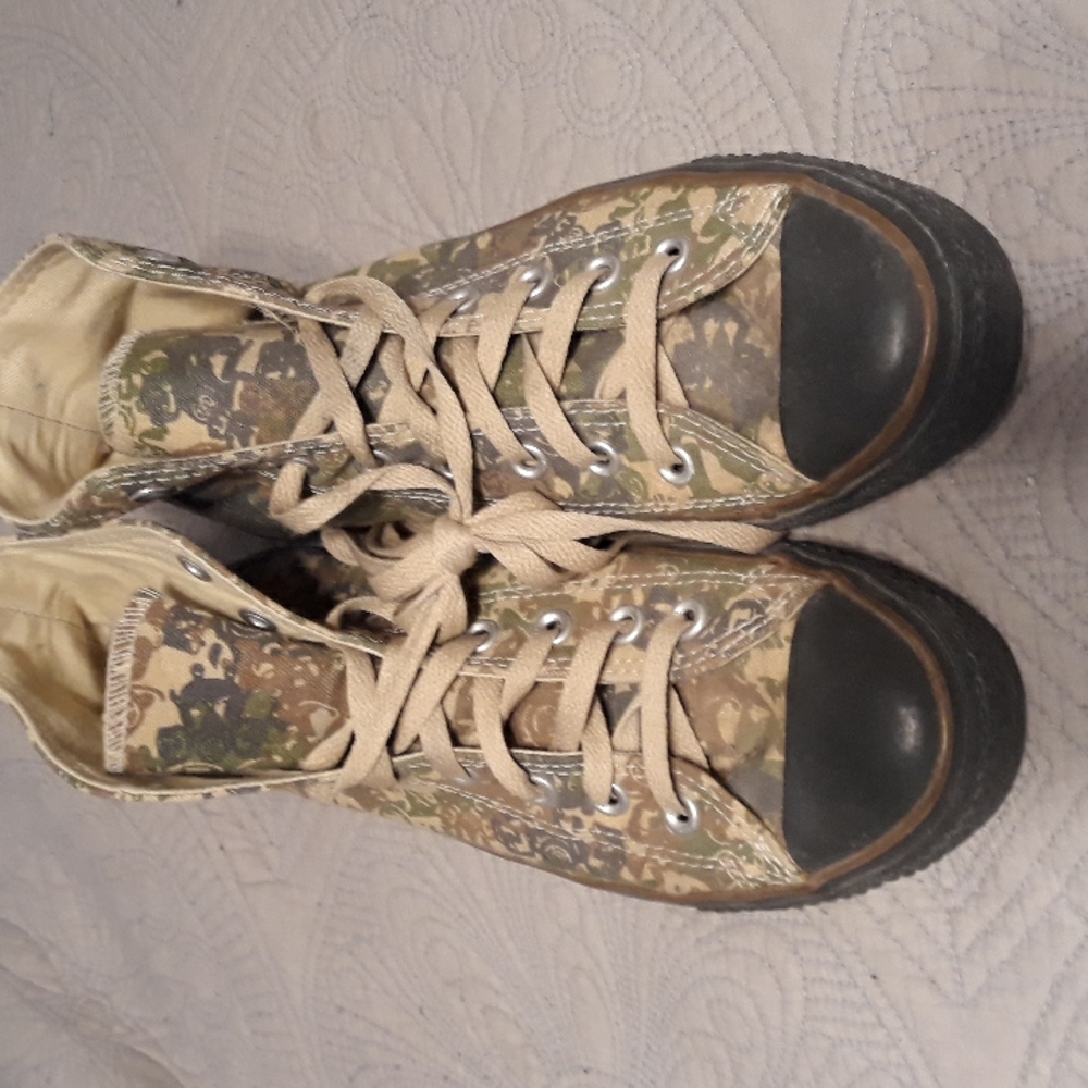 Converse mens size 8 wmns 10